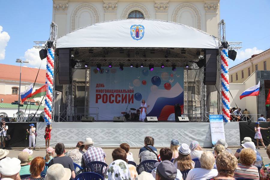 День России отмечают в Минске праздничным гала-концертом