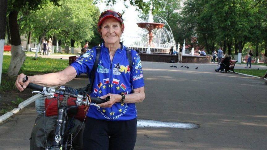 «Бывает нелегко, но я иду к цели». 78-летняя велопутешественница рассказала о впечатлениях от Кировской области