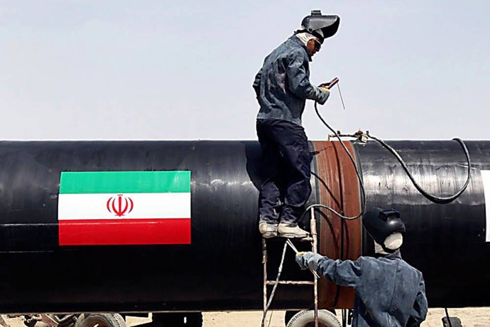 Иран продолжает торговать нефтью в обход санкций США