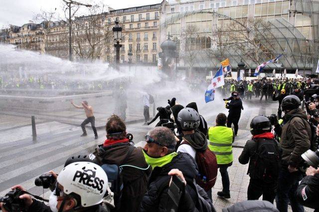 Полиция разогнала акцию «желтых жилетов» на юге Франции