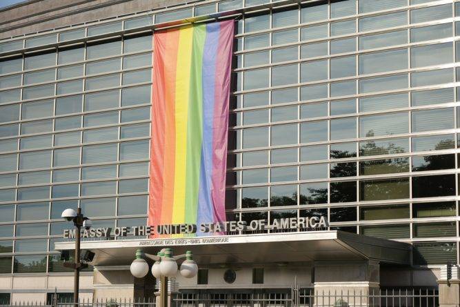 Посольства США в Израиле, Латвии, Бразилии и Германии хотели поднять радужный флаг в честь прайд-месяца. Белый дом им отказал - usa.one - Израиль - Германия - Бразилия - Латвия