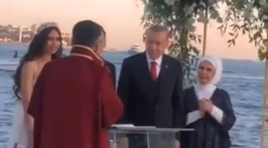 Эрдоган стал свидетелем на свадьбе полузащитника "Арсенала" (видео)