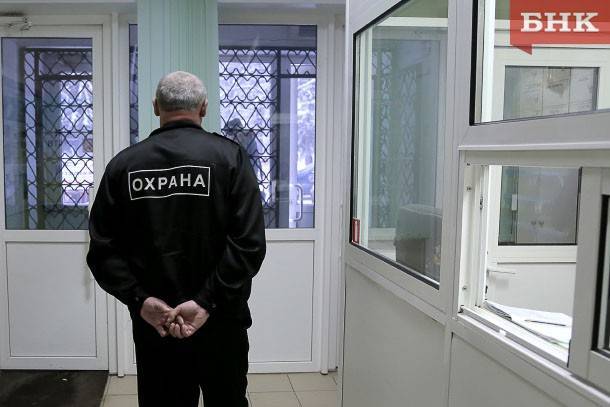 Ухтинские охранники получили два млн рублей с задержкой