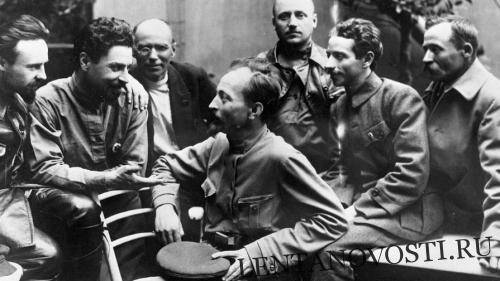 100 лет назад Ленин призвал брать в заложники членов семей военспецов