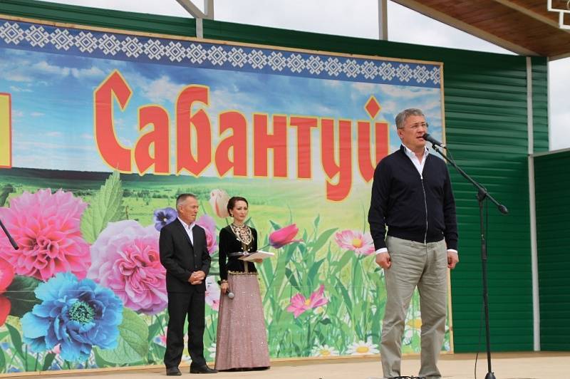 Радий Хабиров поздравил жителей Баймакского района с окончанием весенних полевых работ