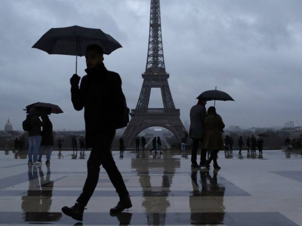 Во Франции около 28 тысяч домов остались без света из-за сильной бури