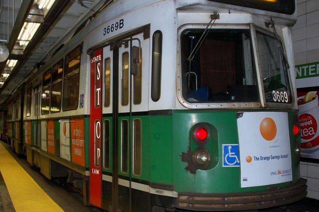 В Бостоне сошел с рельсов поезд метро