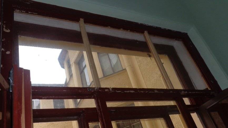 Школьница выпала из окна в Оренбуржье