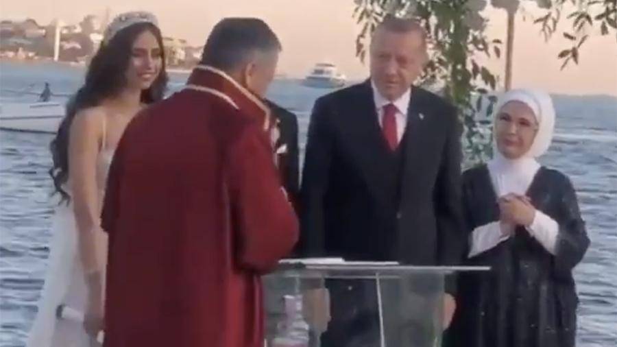 Президент Турции стал свидетелем на свадьбе футболиста "Арсенала"