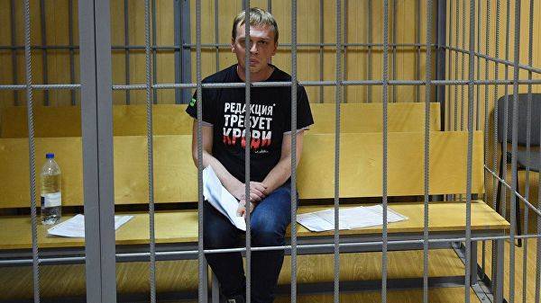 Журналист Голунов уехал домой в сопровождении сотрудника ФСИН