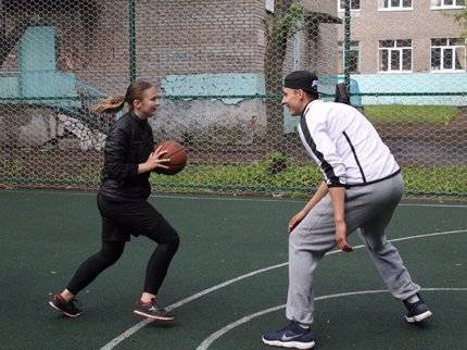 В Уфе чемпион по баскетболу бесплатно тренирует детей