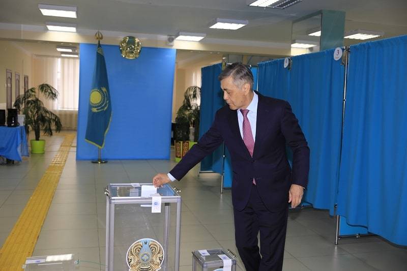 Военнослужащие принимают активное участие в выборах президента Казахстана
