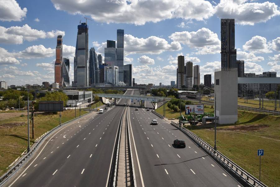 Снижение числа машин на дорогах пообещали москвичам с 15 июня