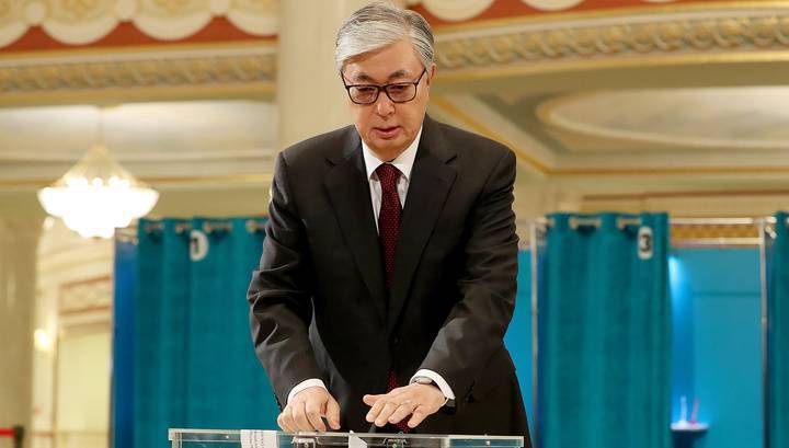 Выборы в Казахстане: Токаев и Назарбаев уже проголосовали