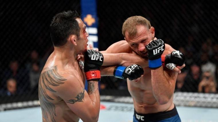 Видео: Фергюсон победил Серроне техническим нокаутом на&nbsp;турнире UFC 238