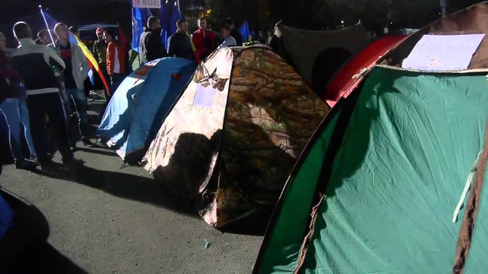 Протесты в Молдове: активисты развернули палаточный городок перед зданием парламент в Кишиневе