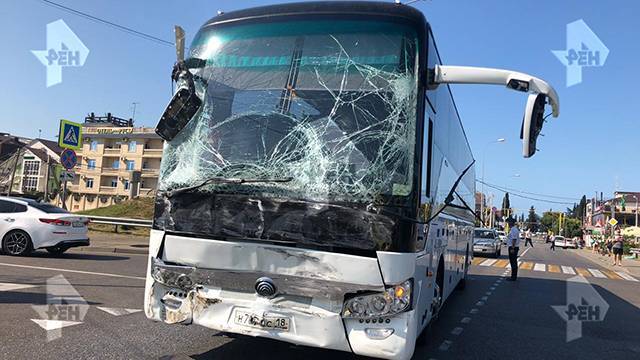 Число пострадавших в ДТП с туристическим автобусом в Сочи возросло до 18 человек