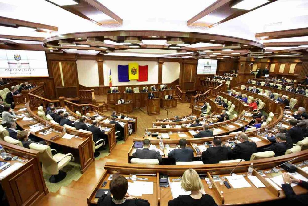 КС Молдавии временно отстранил Додона от должности президента для роспуска парламента