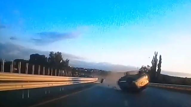 ДТП с "кувыркающимся" Mercedes в Симферополе попало на видео