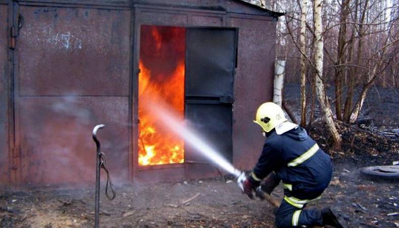 Гараж сгорел вчера вечером в Петрозаводске