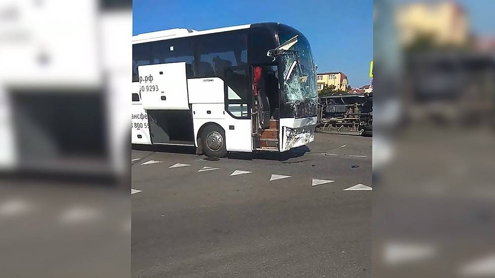 15 человек пострадали в ДТП с двумя автобусами в Сочи (видео)