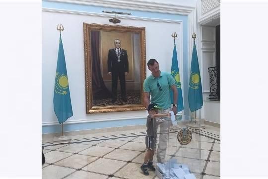 В Москве стартовало голосование на выборах президента Казахстана