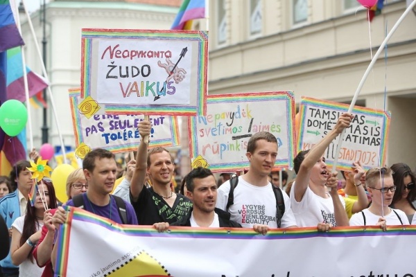 Литовские геи потребовали в центре Вильнюса «равенства»