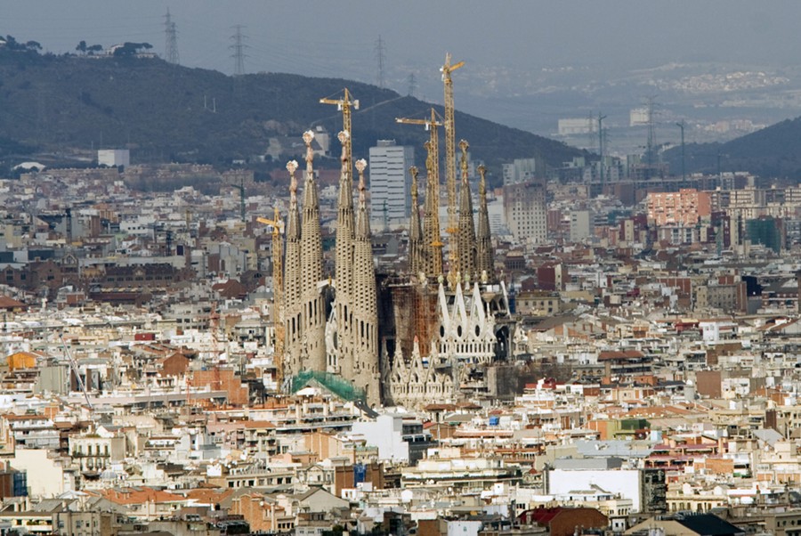 В Барселоне разрешили достроить храм Святого Семейства