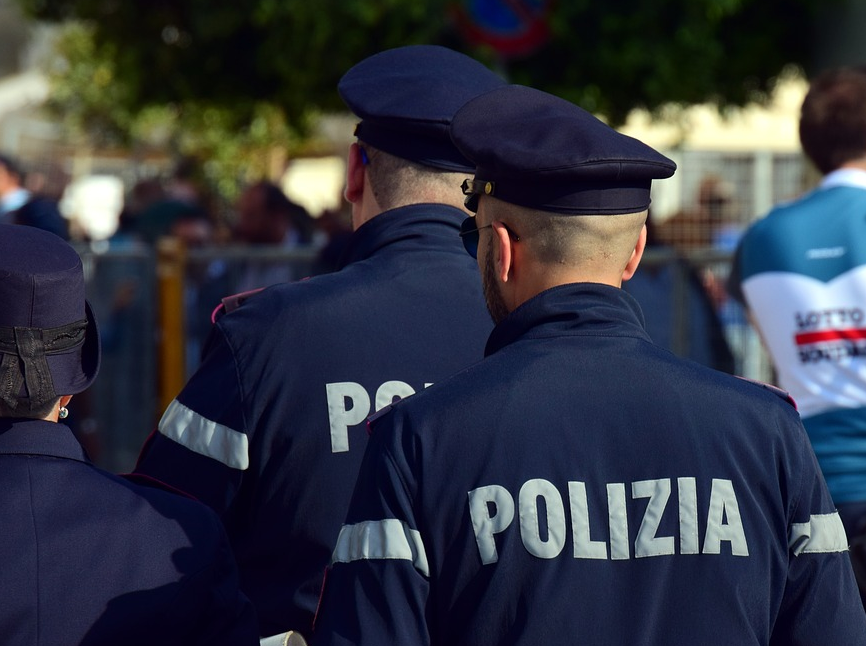 Промышляющие доставкой нелегальных мигрантов два украинца арестованы в Италии