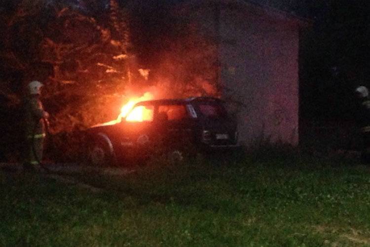 В городе Демидов Смоленской области ночью загорелся автомобиль