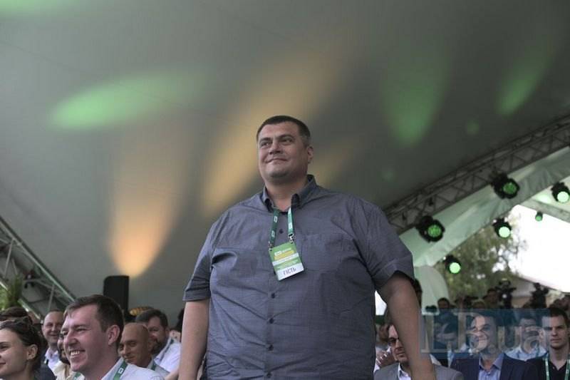 В партии Зеленского назвали неожиданных кандидатов по округам | Политнавигатор