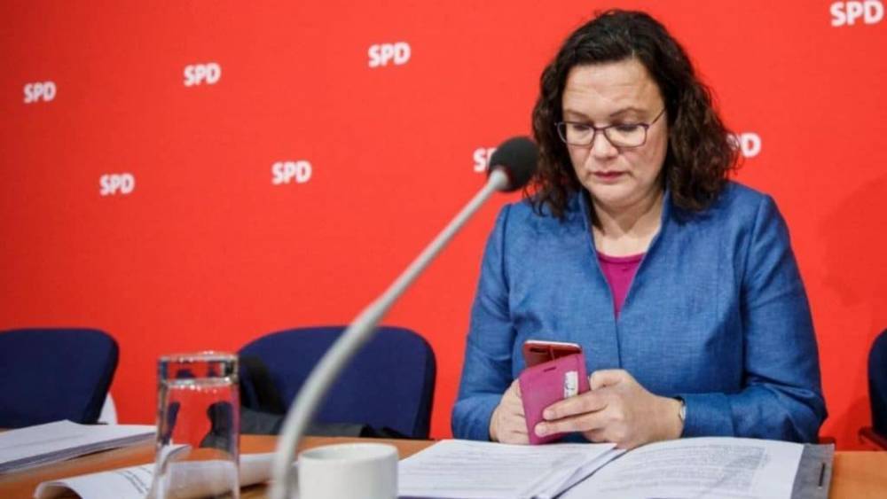 Андрес Налес сменила номер телефона: почему бывший лидер СДПГ обрывает большую часть связей?