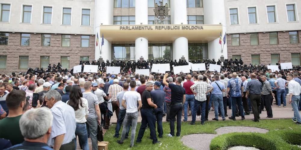 Новый виток политического кризиса в Молдавии. Как в стране образовалось двоевластие
