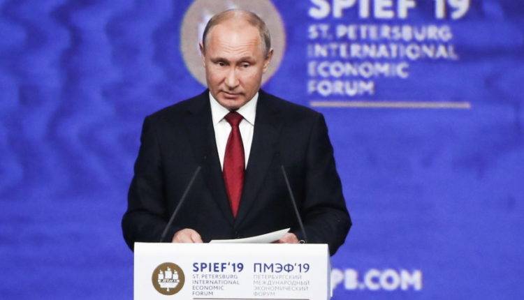 Путин заявил о кризисе существующей модели мировой экономики