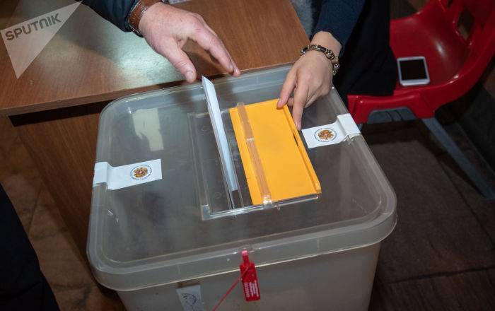 В Абовяне выбирают мэра: соперничают кандидаты Царукяна и Пашиняна