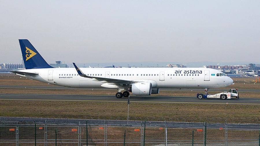 Летевший из Петербурга в Алма-Ату самолет вынужденно сел в Москве