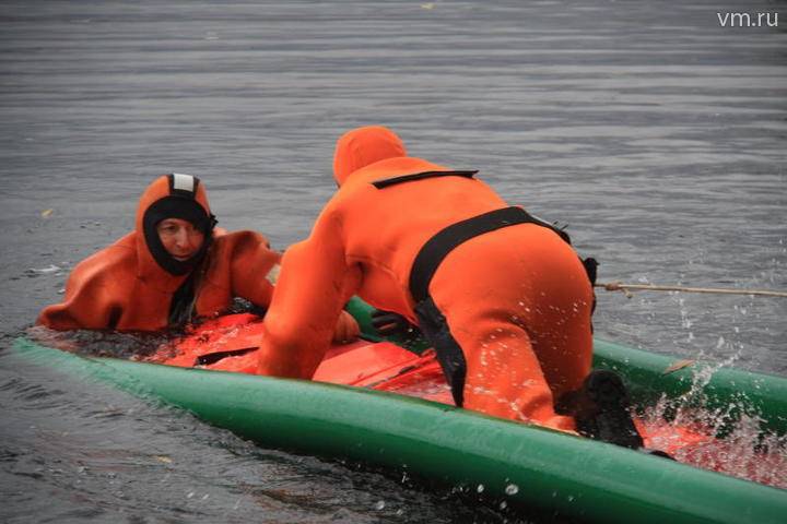 Спасатели вытащили двух пьяных мужчин из воды в Филевском парке
