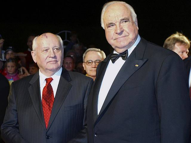 Сколько миллиардов Михаил Горбачёв  попросил у Гельмута Коля за объединение Германии | Русская семерка
