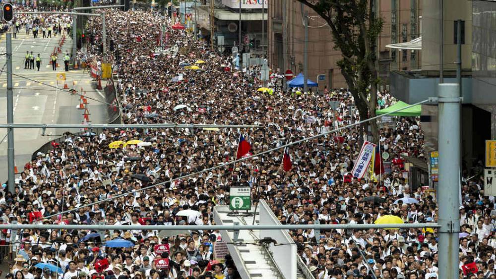 Выдачи в Китай никто не хочет: На акцию против закона об экстрадиции в Гонконге вышло рекордное число протестующих