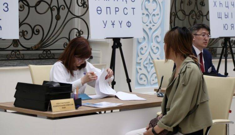 ЦИК Казахстана: явка на выборах к 11:00 мск составила 51,8%