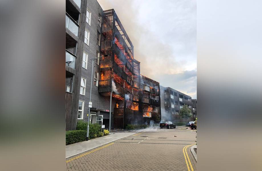 В Лондоне горит жилой дом