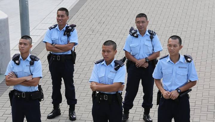 В Гонконге правоохранители применили дубинки и газ для разгона демонстрантов