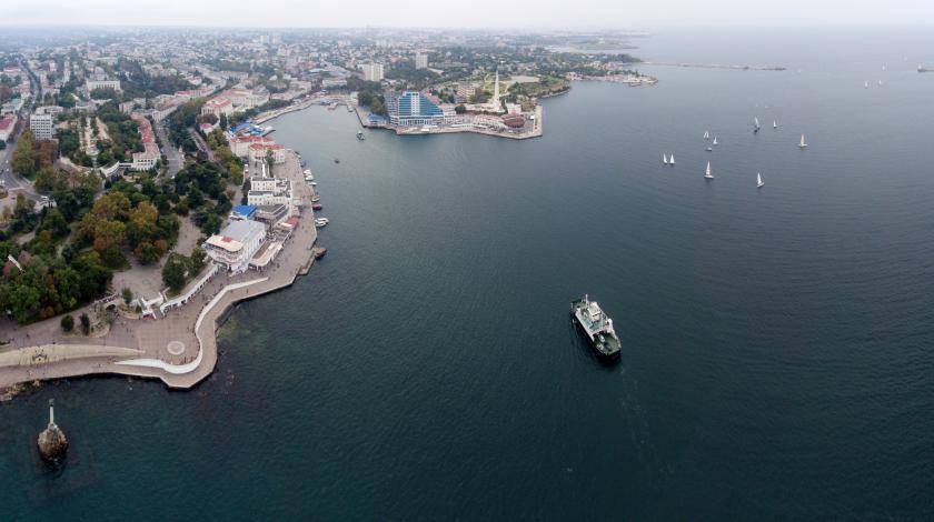 "Наглое упорство США": в Крыму разгневаны из-за американского эсминца в Черном море