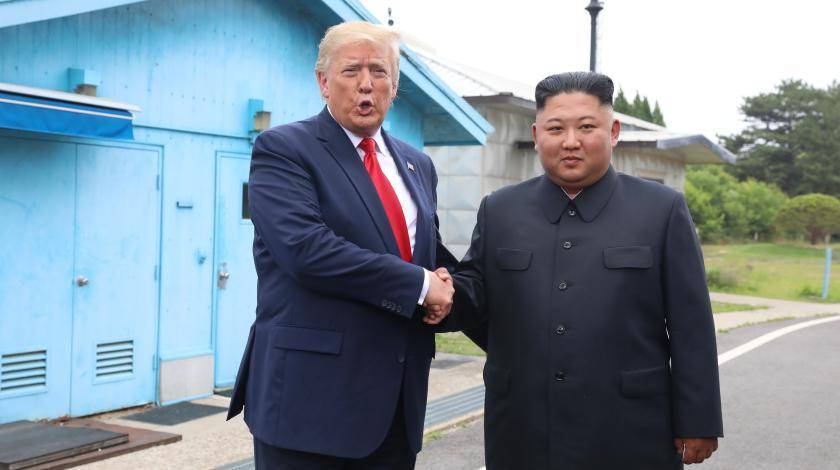 Во время встречи Трампа и Ким Чен Ына случилась неприятность
