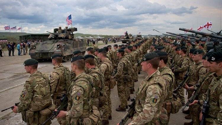 Британские и американские военные участвуют в учениях в Грузии