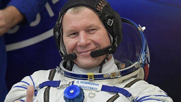 Российского космонавта Новицкого наградили орденом Почетного легиона