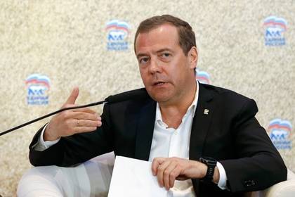 Медведев возмутился хамами в «Единой России»