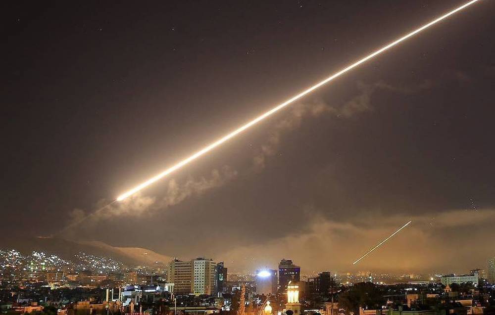 СМИ: ПВО Сирии отразили ракетную атаку, направленную на Дамаск и Хомс