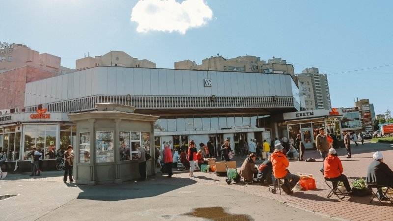 Беглов осмотрел отремонтированную станцию метро «Академическая»