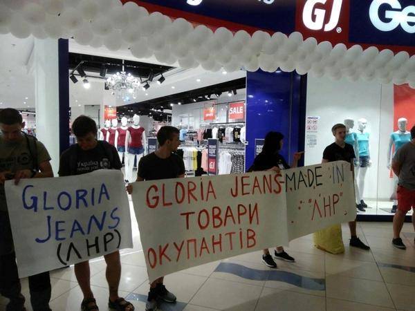Покупая продукцию Gloria Jeans, вы платите убийцам украинцев